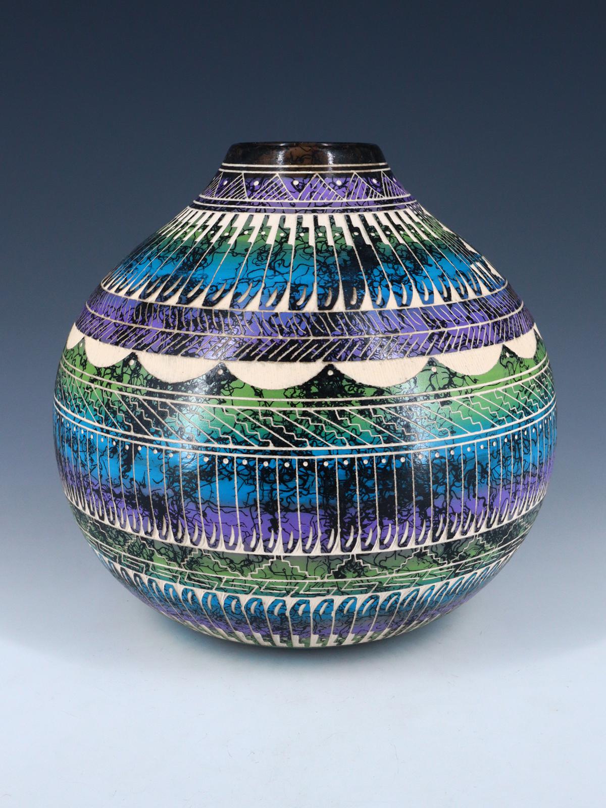 Navajo Etched Bear Painted Horsehair Pottery - PuebloDirect.com