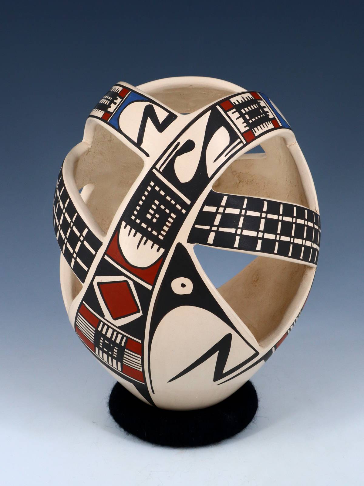 Mata Ortiz Hand Coiled Pottery Vase - PuebloDirect.com