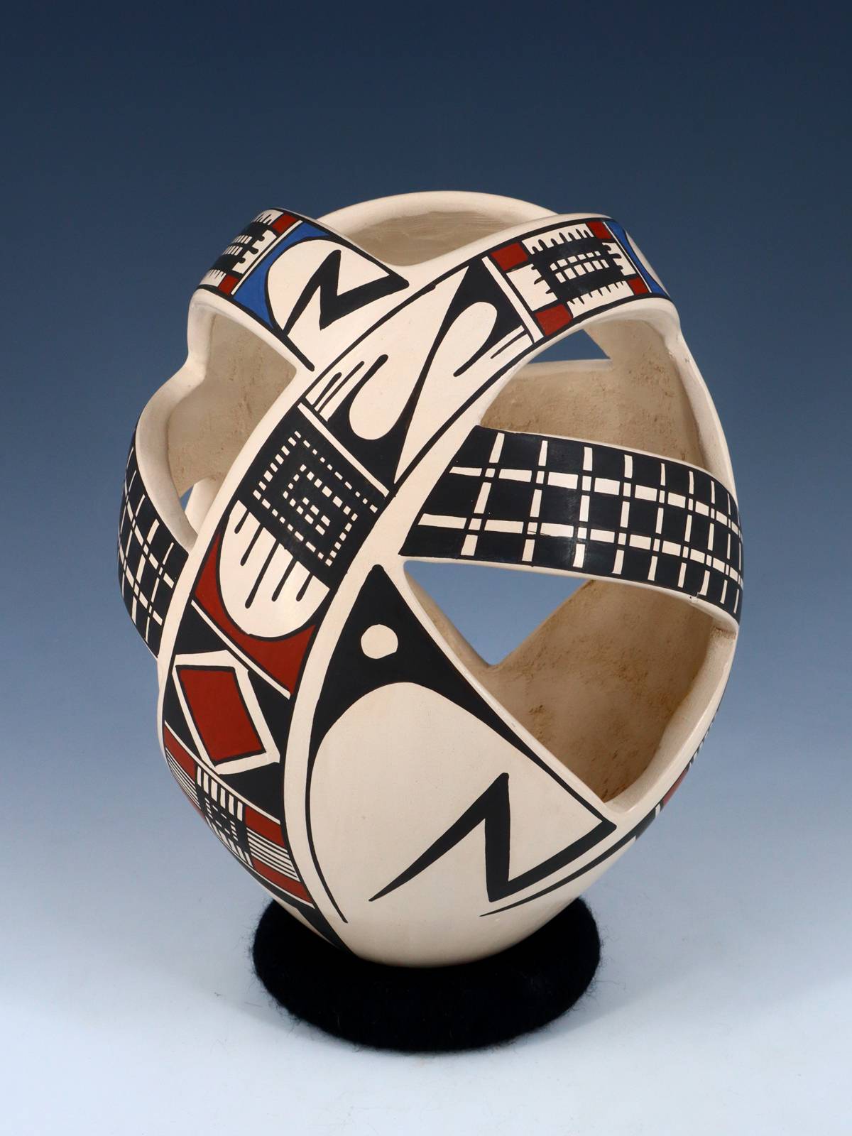 Mata Ortiz Hand Coiled Pottery Vase - PuebloDirect.com