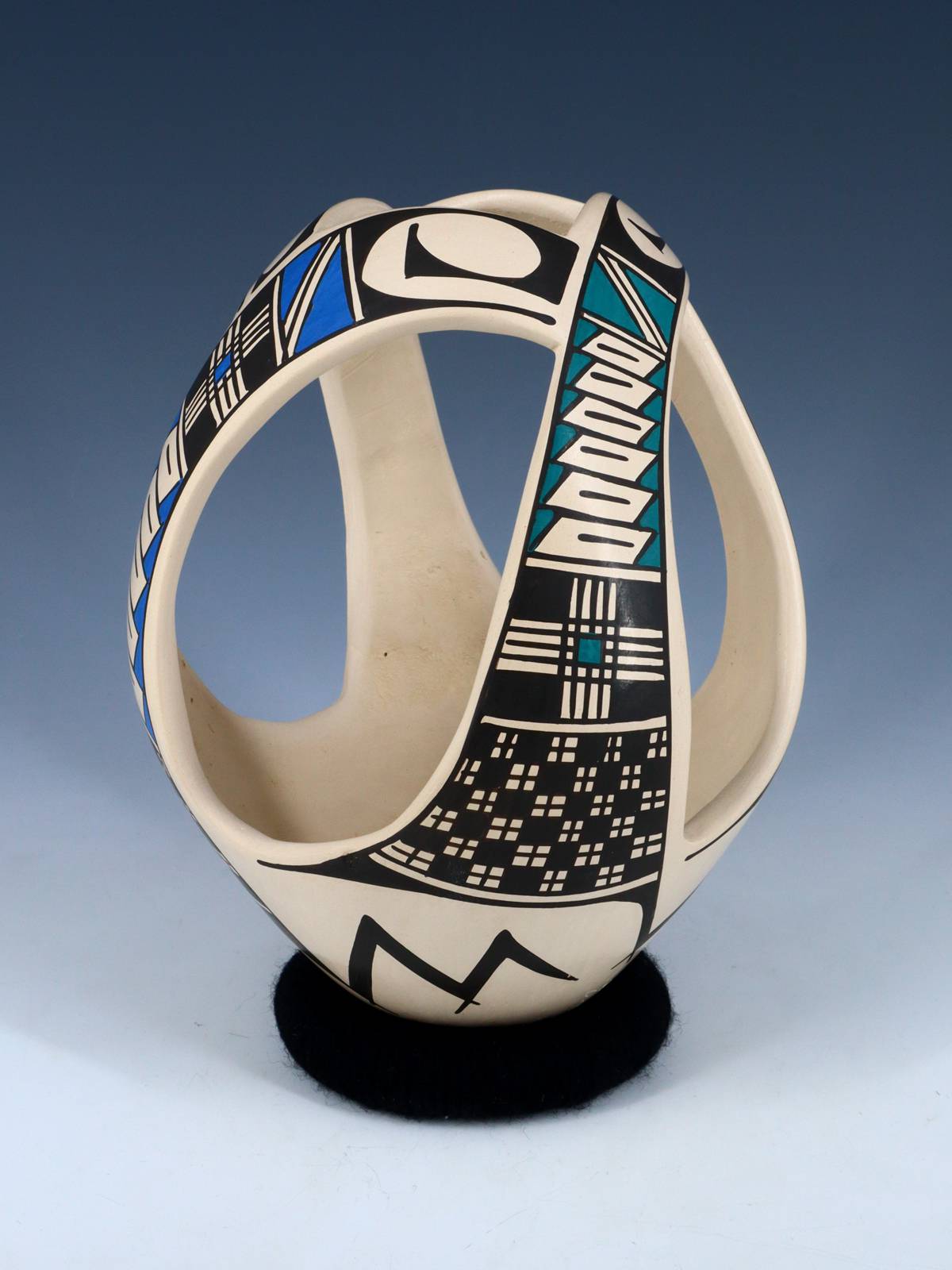 Mata Ortiz Hand Coiled Pottery Vase - PuebloDirect.com
