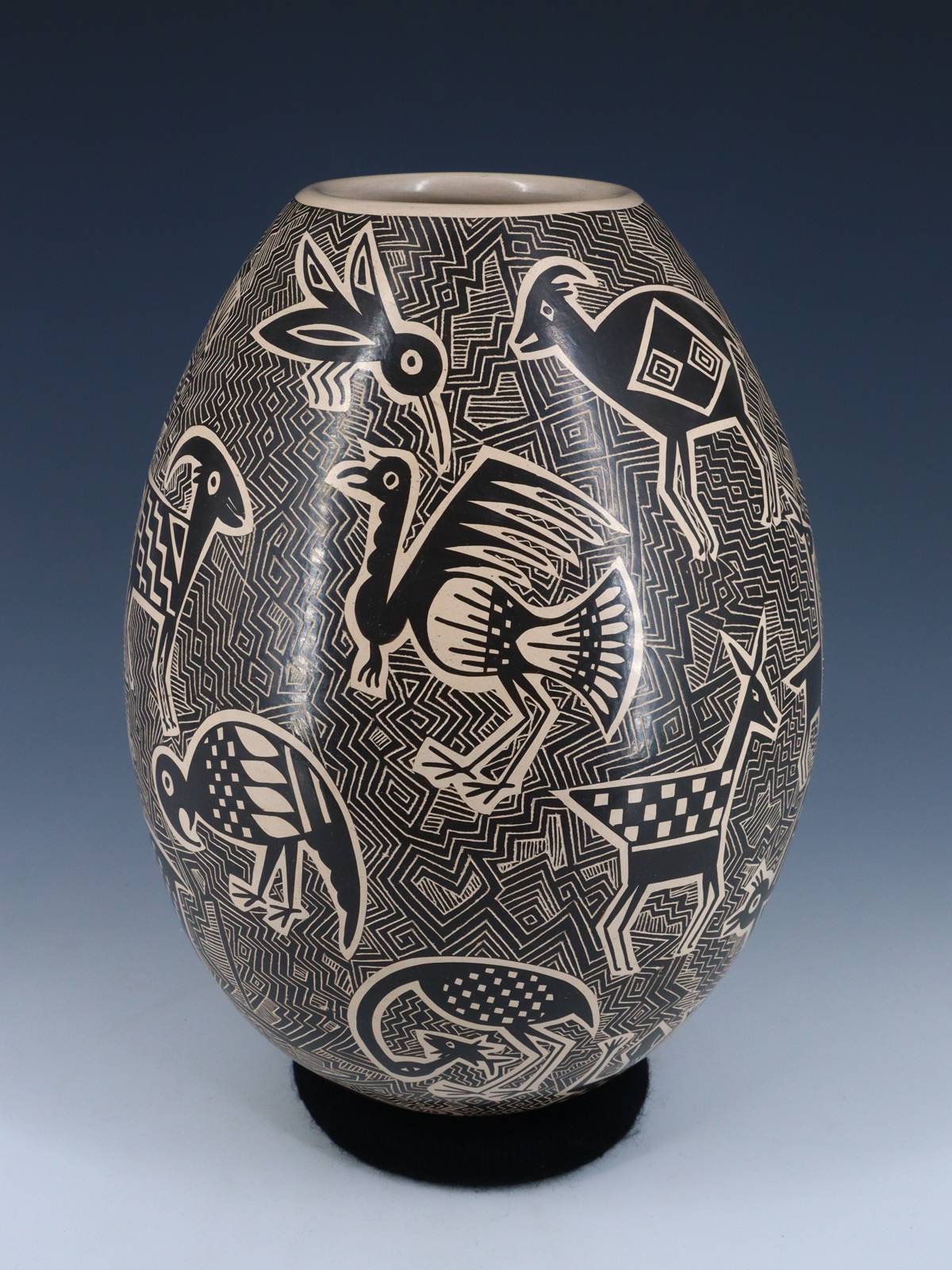 Mata Ortiz Hand Coiled Wildlife Etched Pottery Vase - PuebloDirect.com