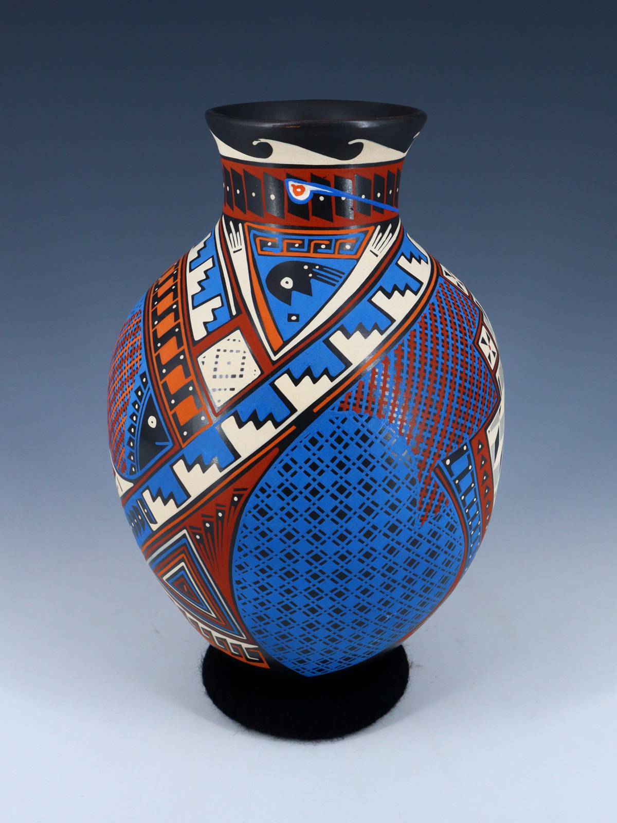 Mata Ortiz Hand Coiled Pottery Vase - PuebloDirect.com