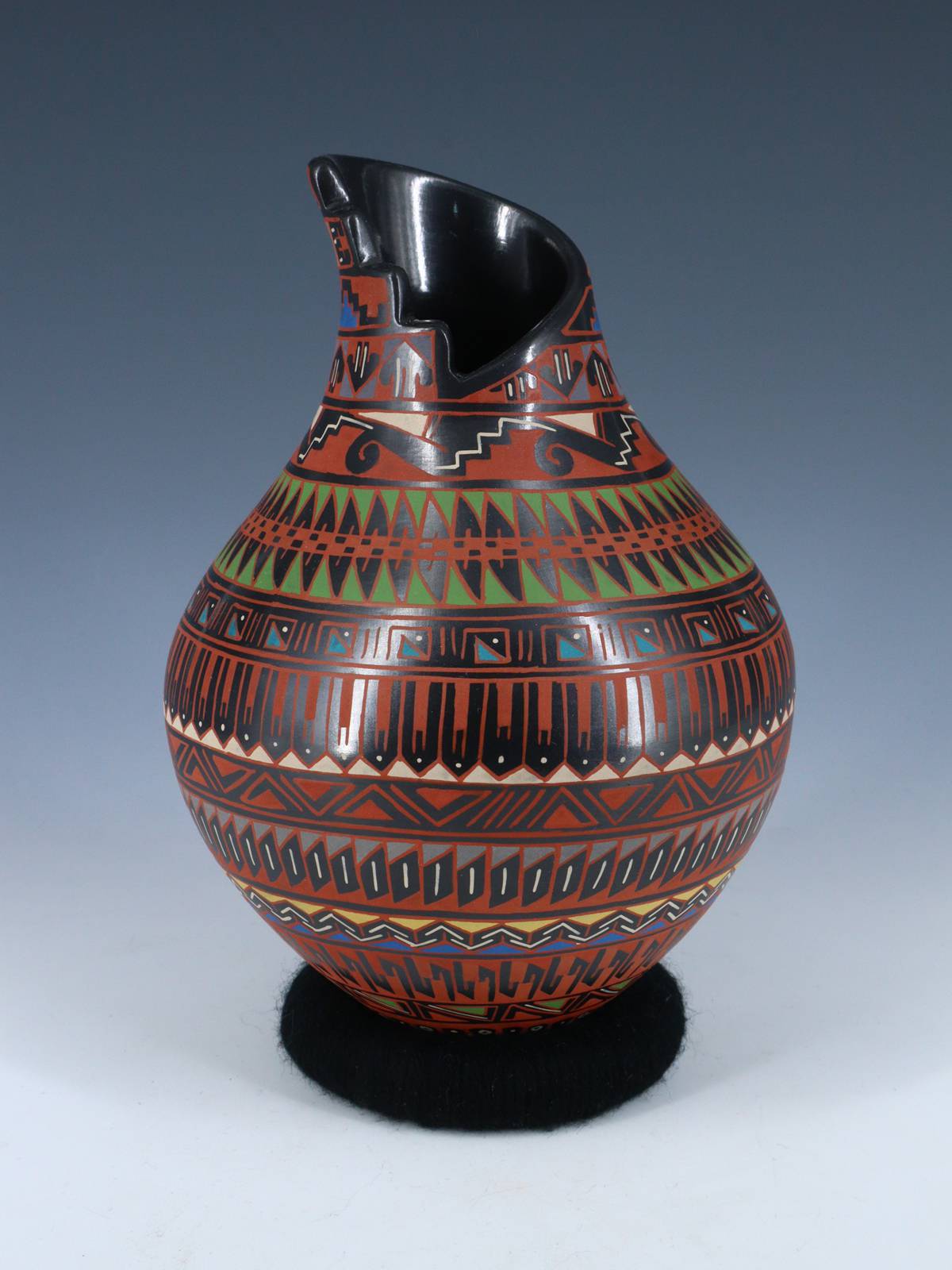 Mata Ortiz Hand Coiled and Painted Pottery Vase - PuebloDirect.com