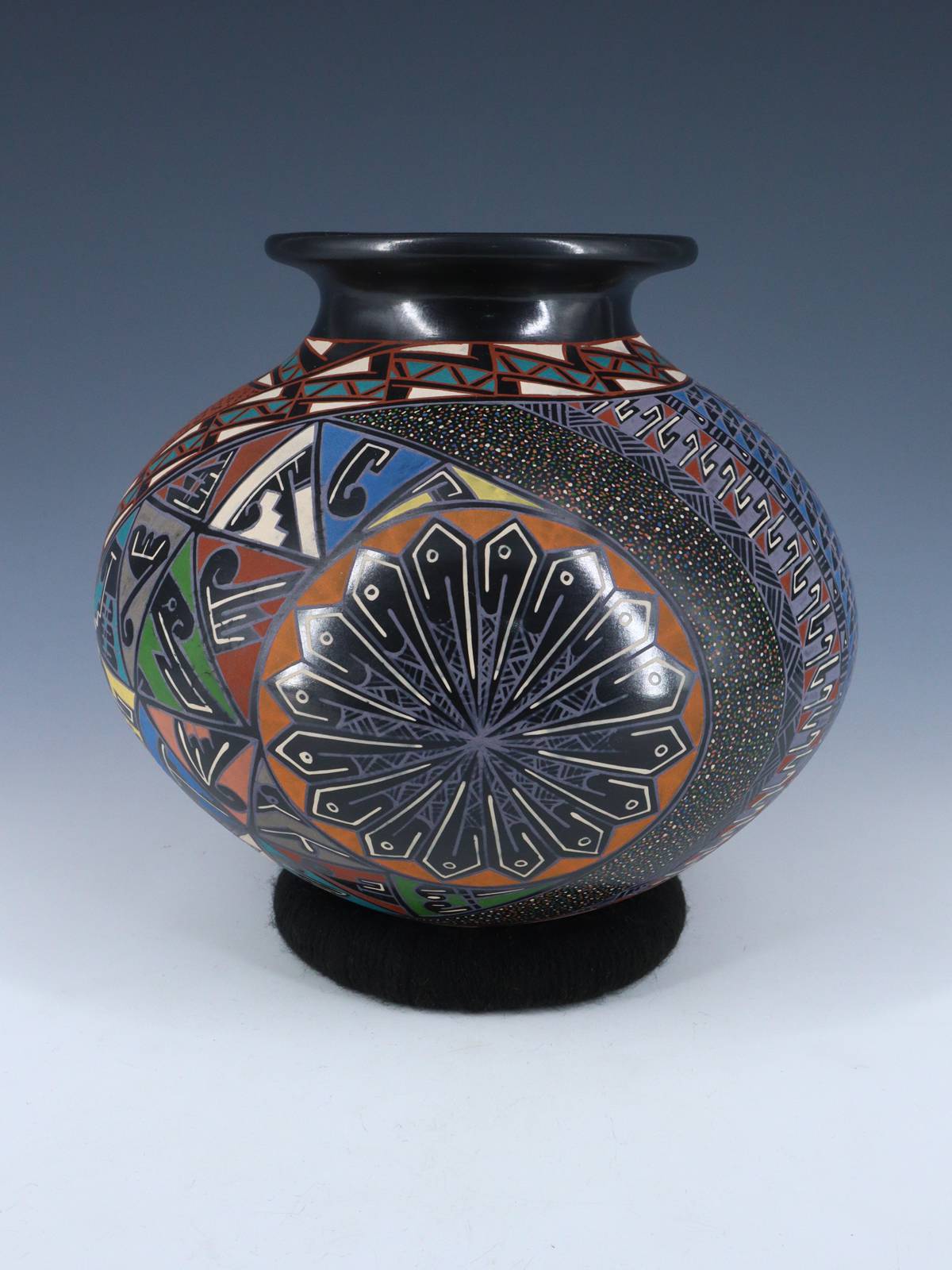 Mata Ortiz Hand Coiled and Painted Pottery Vase - PuebloDirect.com