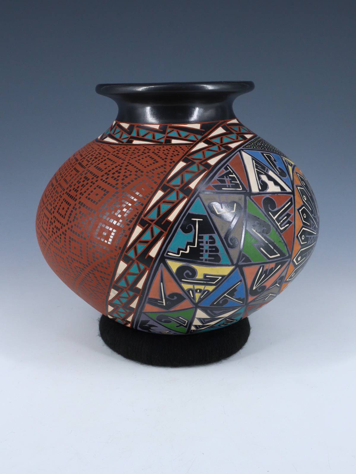 Mata Ortiz Hand Coiled and Painted Pottery Vase - PuebloDirect.com