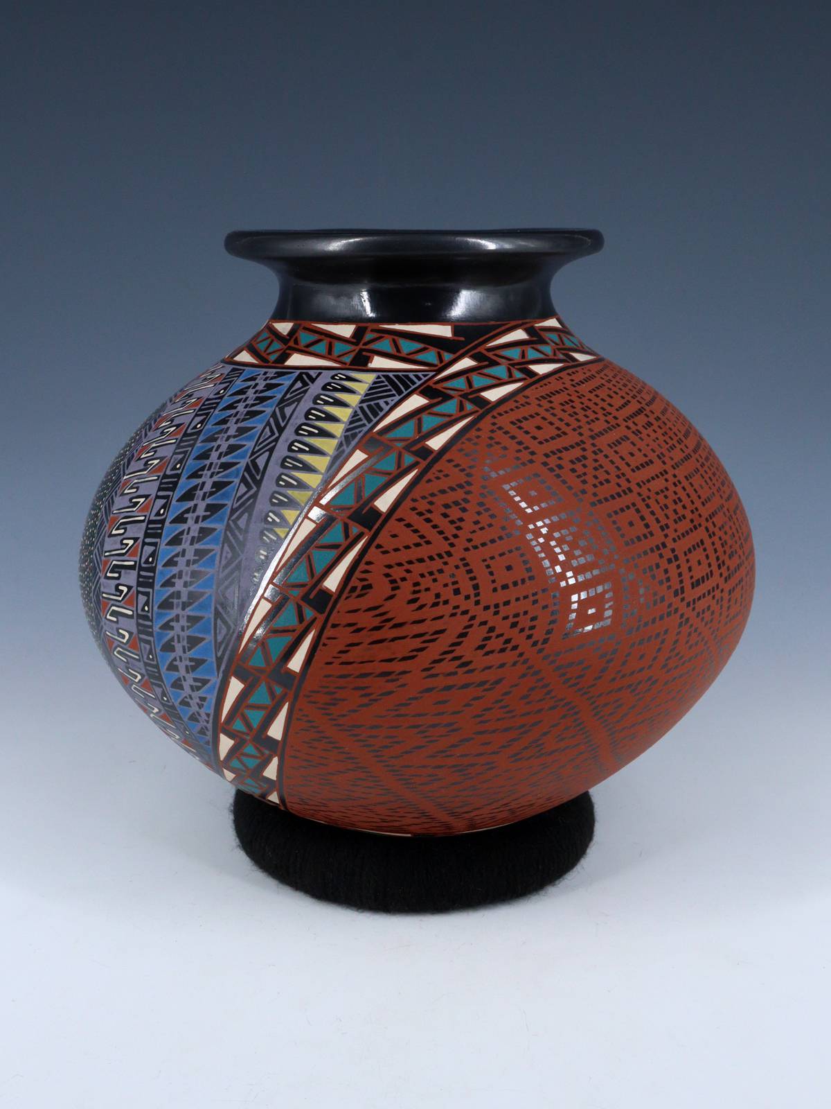 Mata Ortiz Hand Coiled and Painted Pottery Vase - PuebloDirect.com