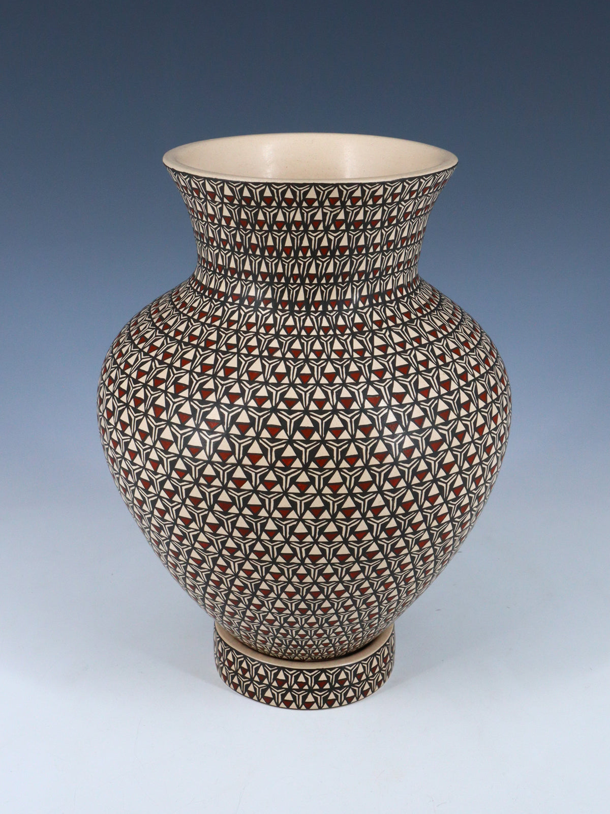 Jarrón de cerámica geométrica pintada Mata Ortiz