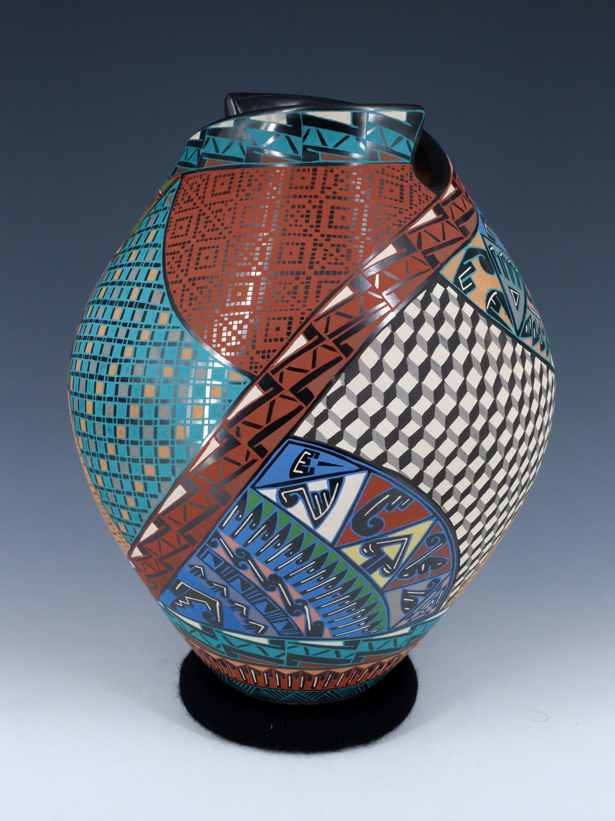 Mata Ortiz Hand Coiled and Painted Pottery - PuebloDirect.com