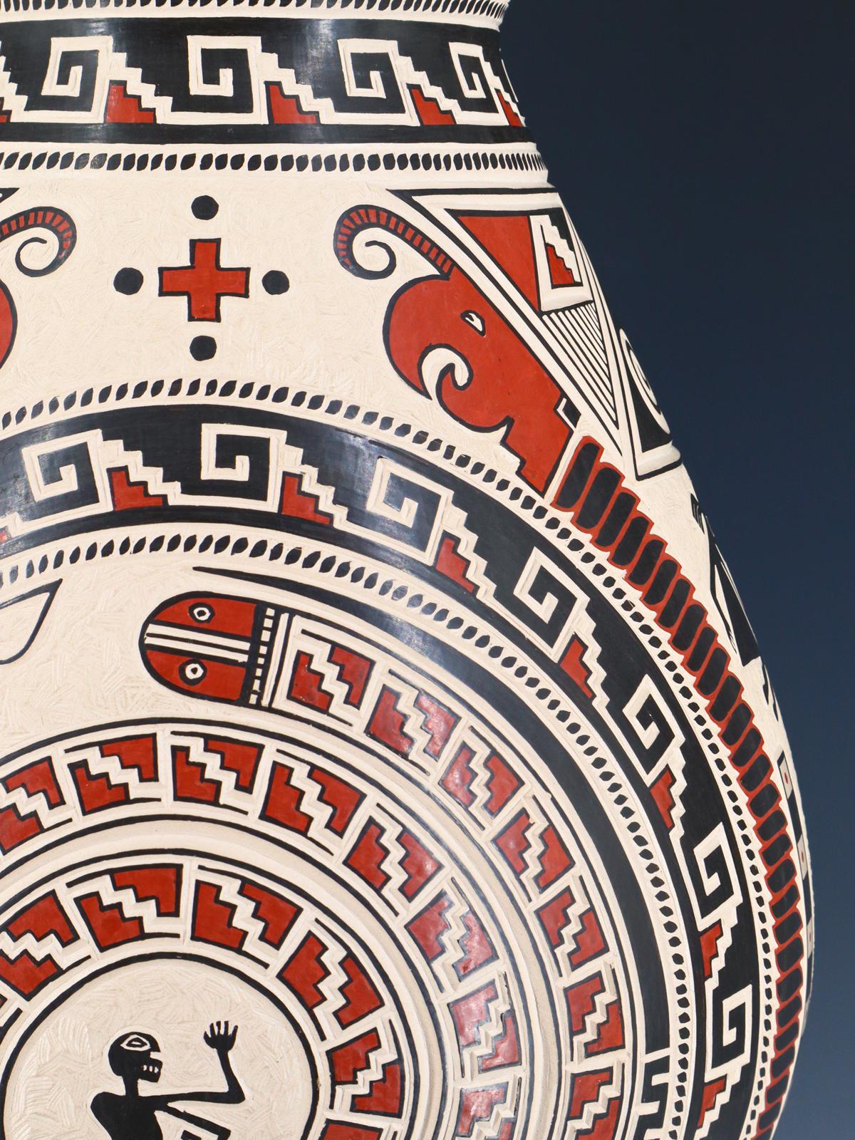 Poterie enroulée à la main Mata Ortiz avec support