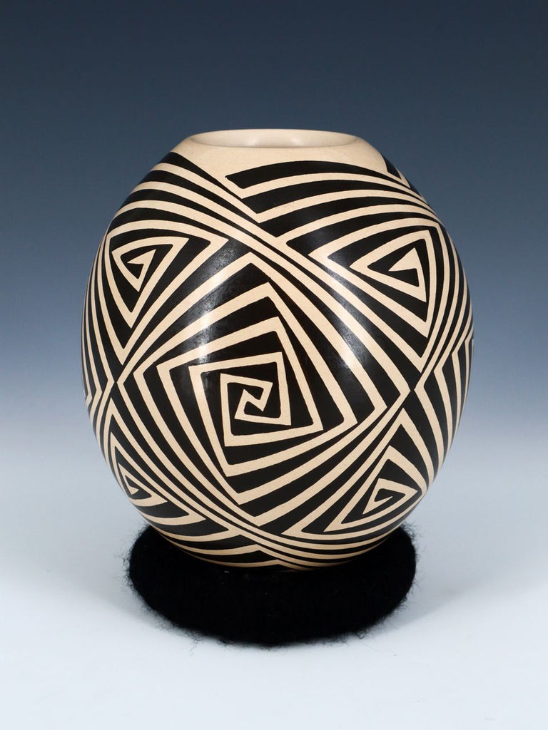 Mata Ortiz Hand Coiled Eye Dazzler Pottery - PuebloDirect.com