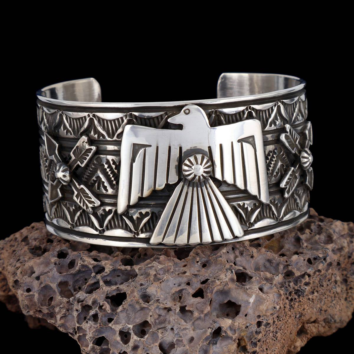 native_bracelet_071525048.jpg?  display picture 1