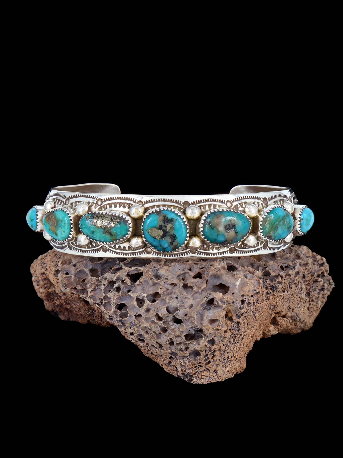 Brazalete de puño turquesa Kingman de plata de ley nativo americano