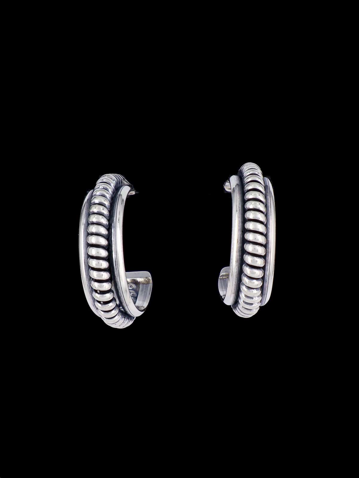 Pendientes de aro de cuerda de plata de ley Navajo