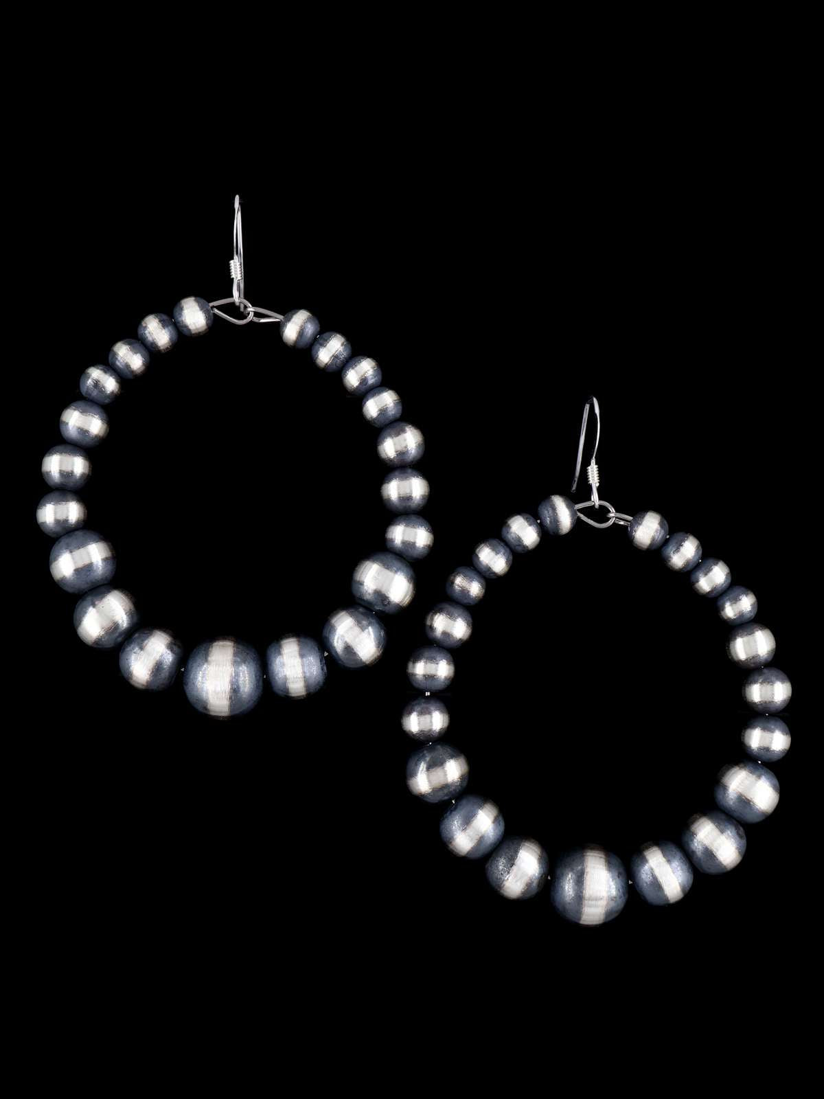 Pendientes colgantes de cuentas de plata de ley y caracola rosa navajo