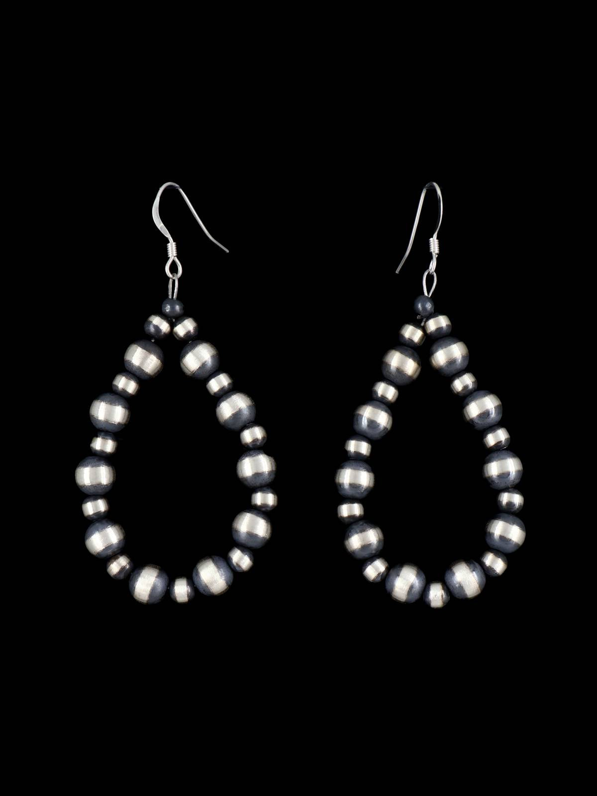 Pendientes colgantes de cuentas de plata de ley y caracola rosa navajo