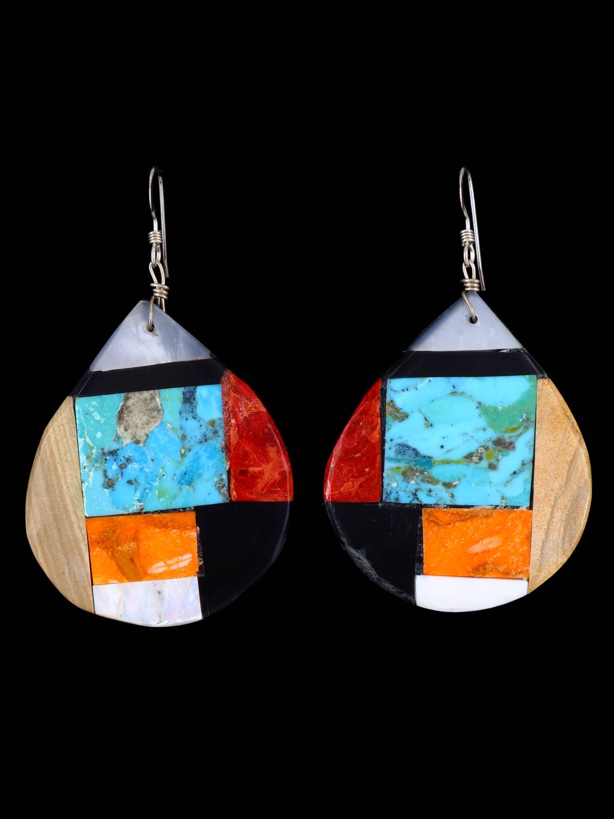 Boucles d'oreilles pendantes incrustées de plusieurs pierres Santo Domingo