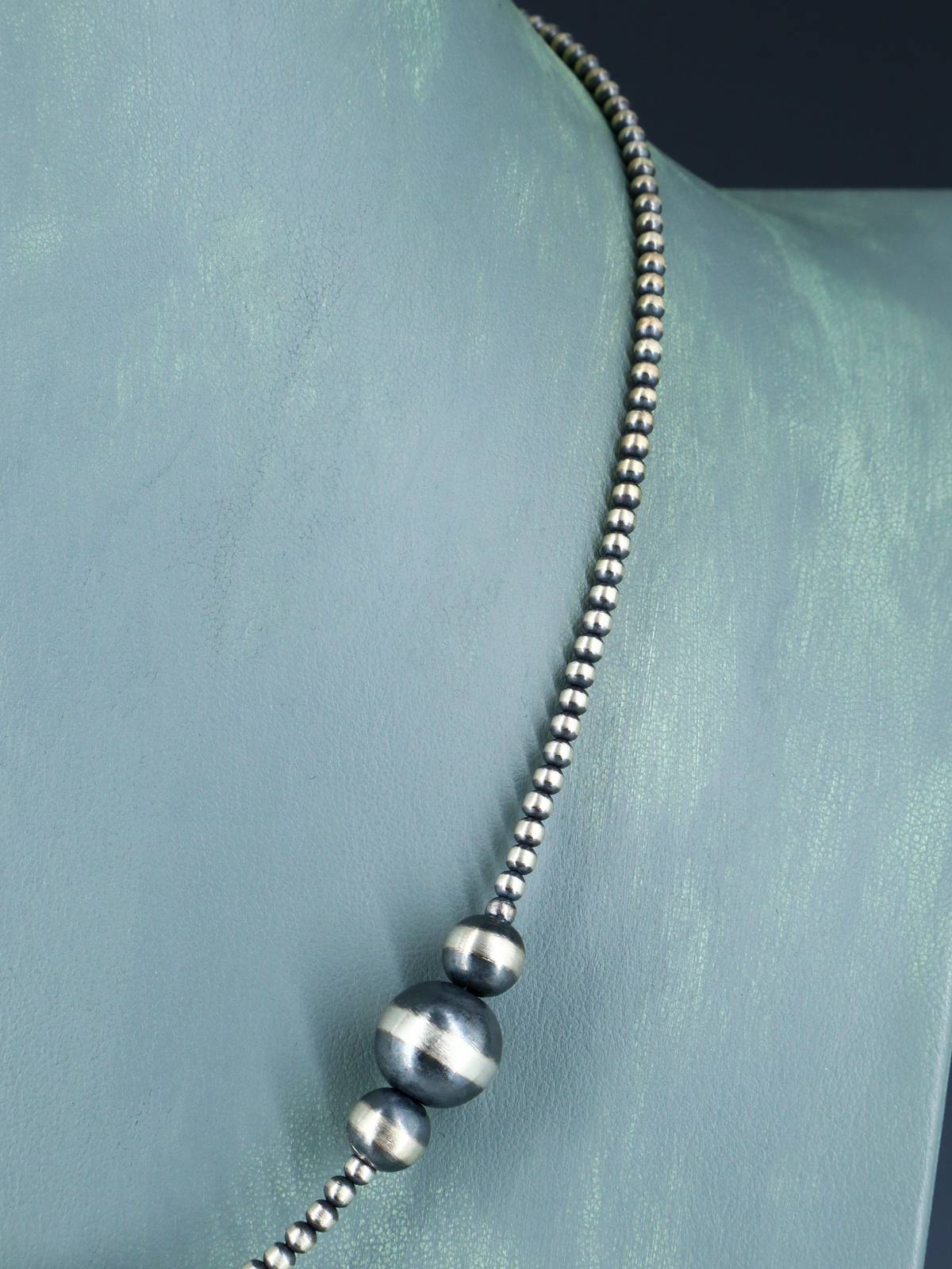 Collar de cuentas de plata de ley de una sola hebra de joyería Navajo de 18.0 in