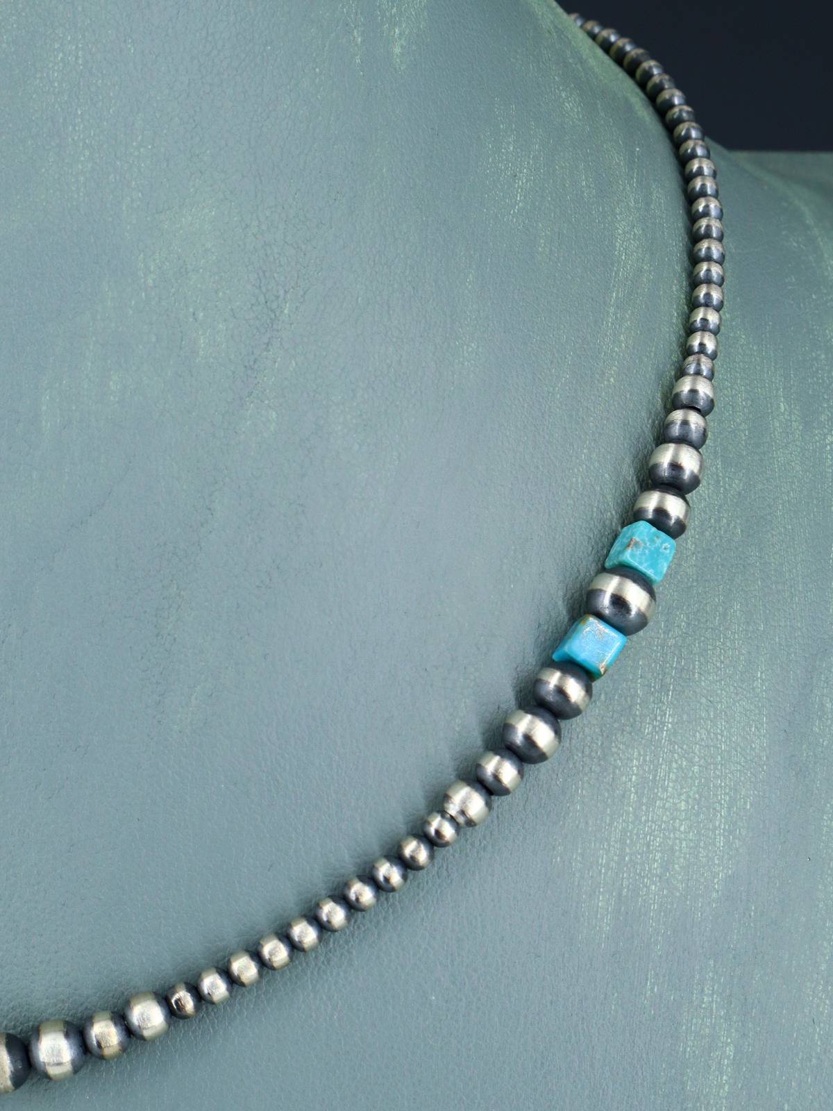 Collier amérindien de perles turquoise et argent