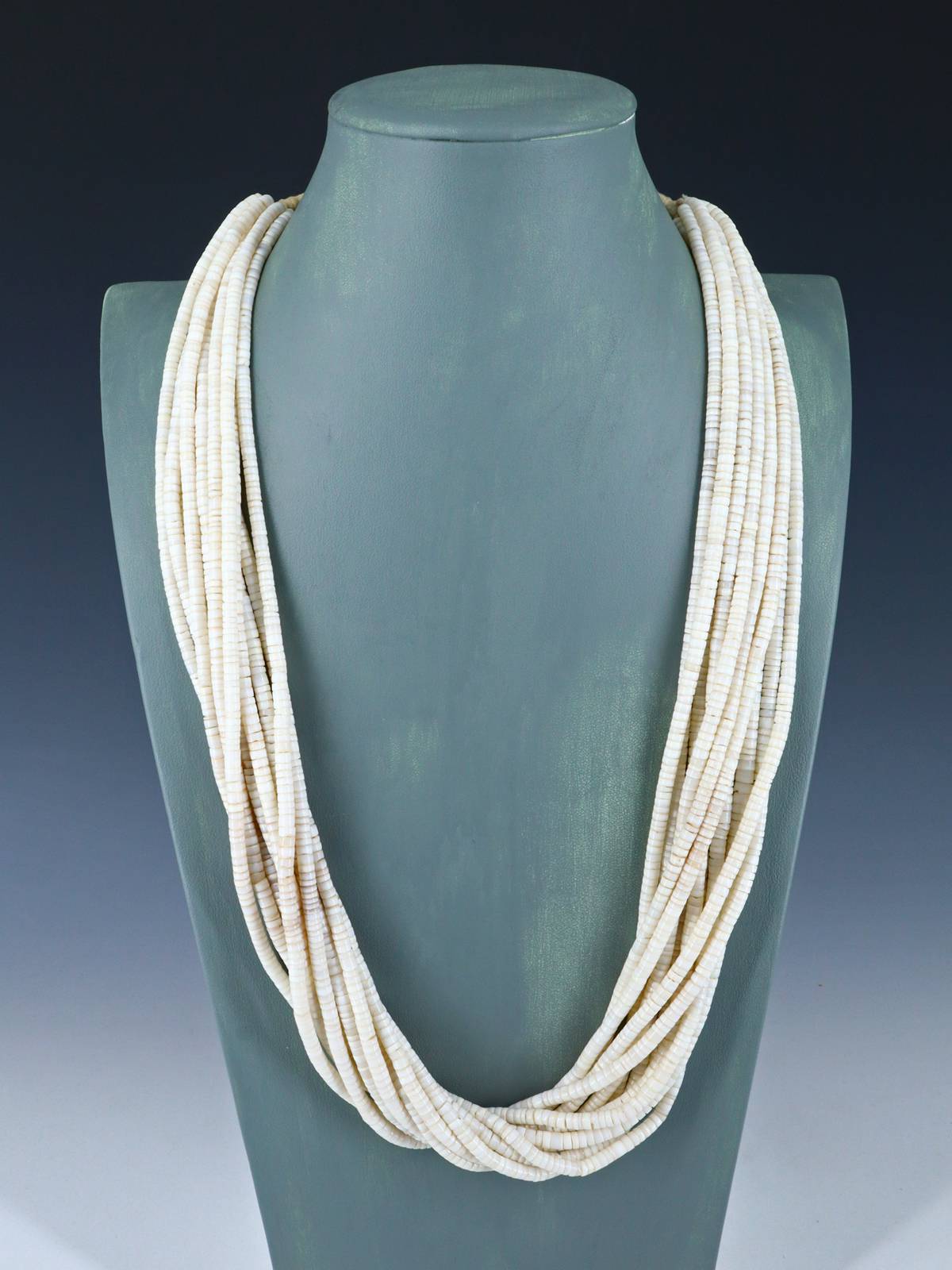 Collier Heishi à dix brins de coquillages de Saint-Domingue