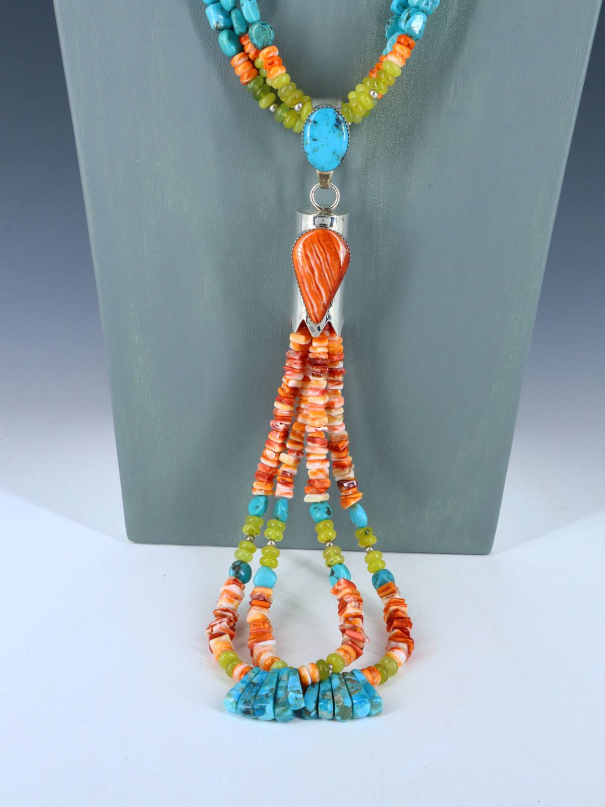 Collier Jocla à trois brins turquoise et corail pomme de Saint-Domingue