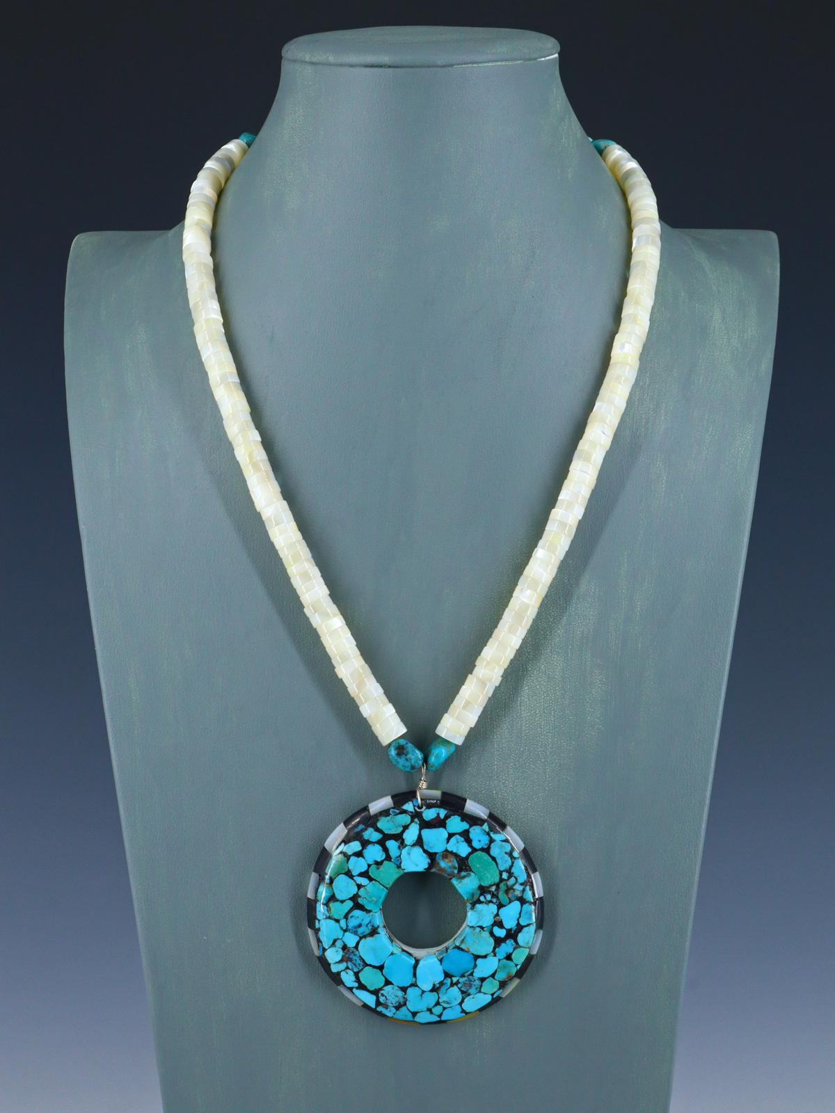 Collier amérindien de mosaïque de jet noir de Saint-Domingue