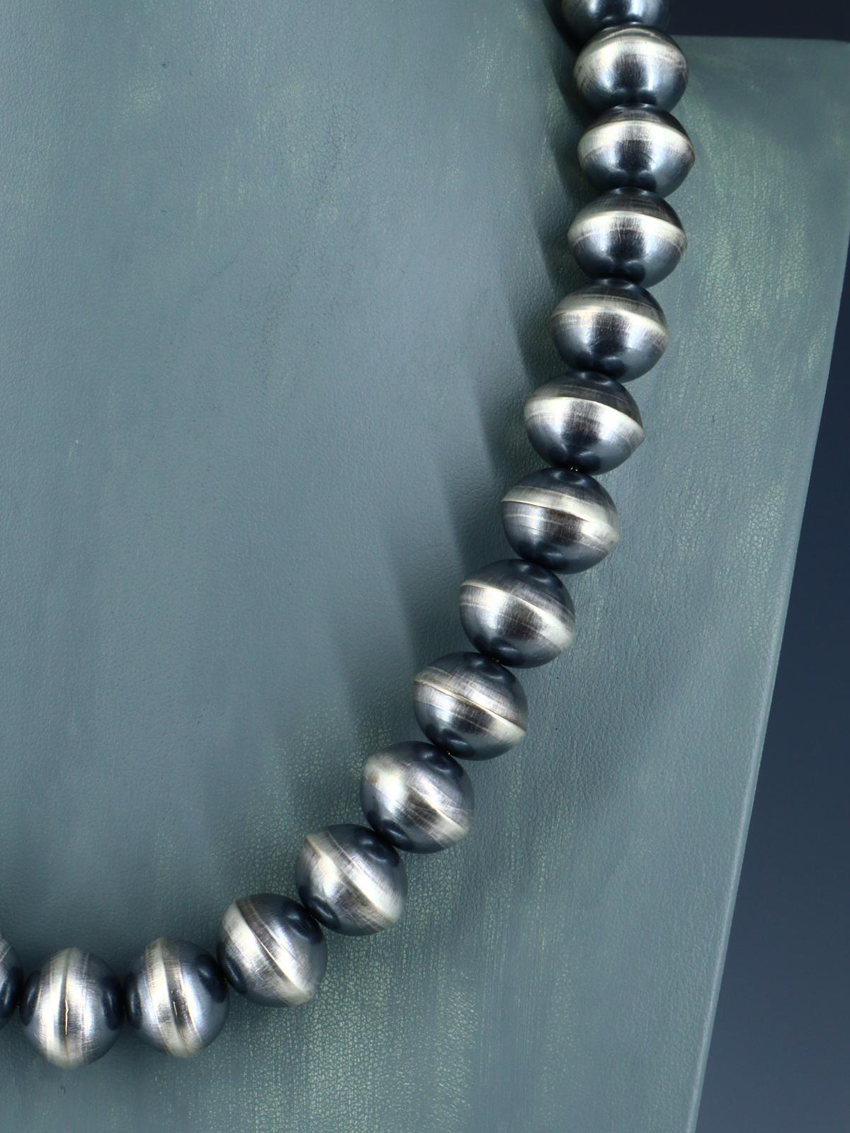 Collar con cuentas Navajo de plata de ley de joyería nativa americana de 16"