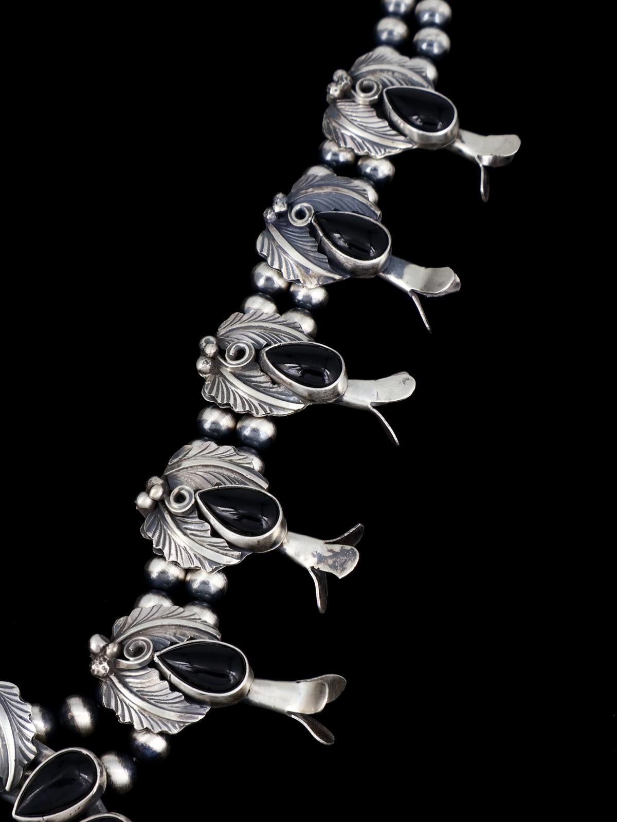 Collar de flor de calabaza de plata de ley Navajo Bumblebee Jasper