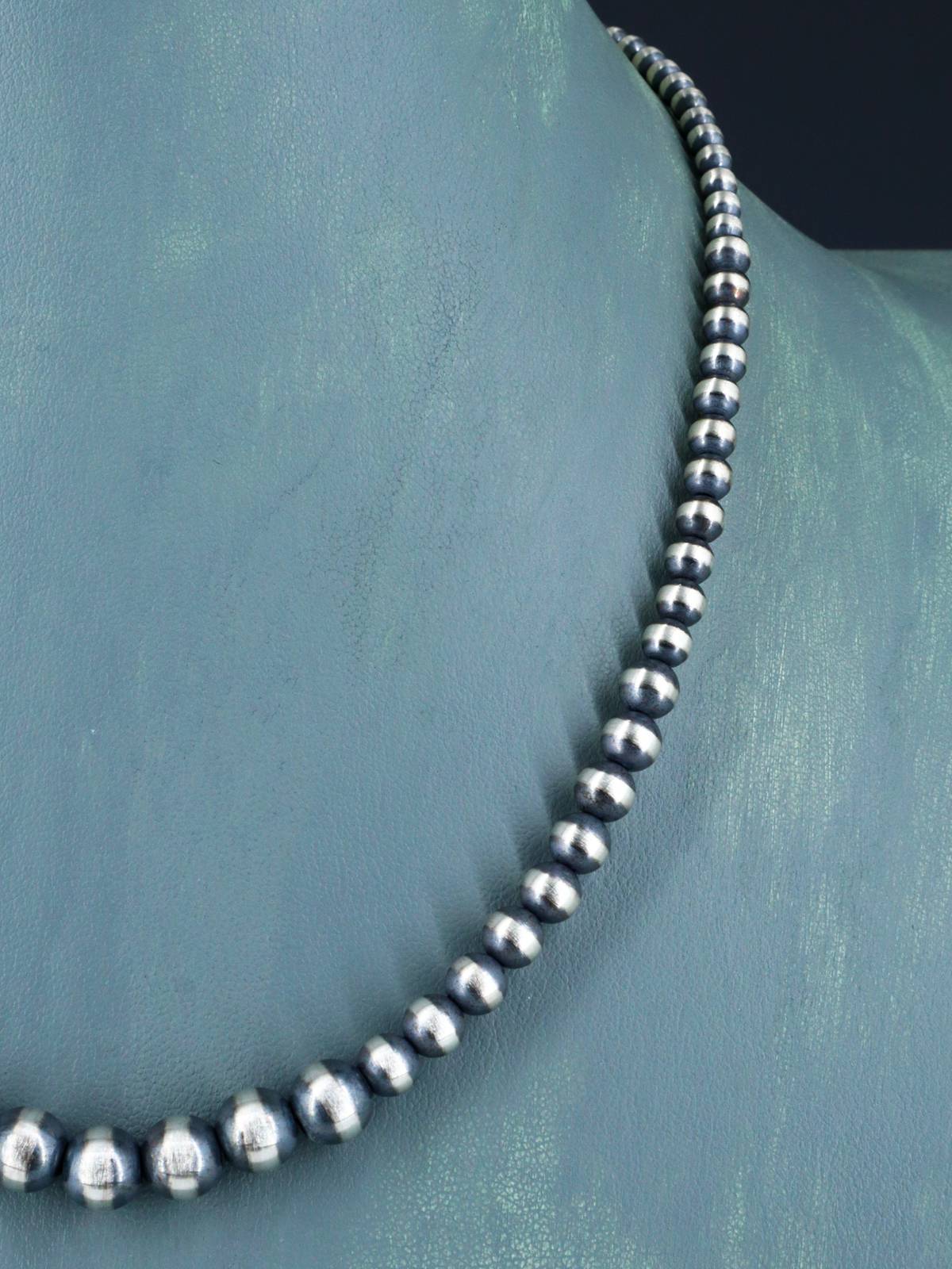Collier de perles en argent sterling à brin unique de bijoux Navajo de 18 po
