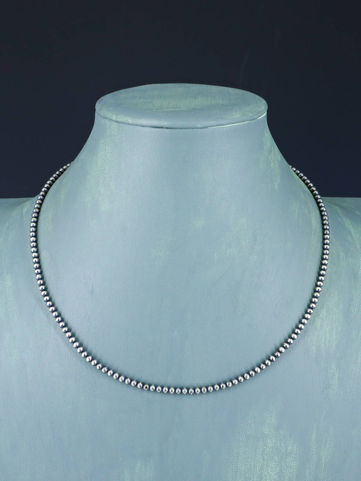 Collar de cuentas de plata de ley de una sola hebra de joyería Navajo de 18.0 in