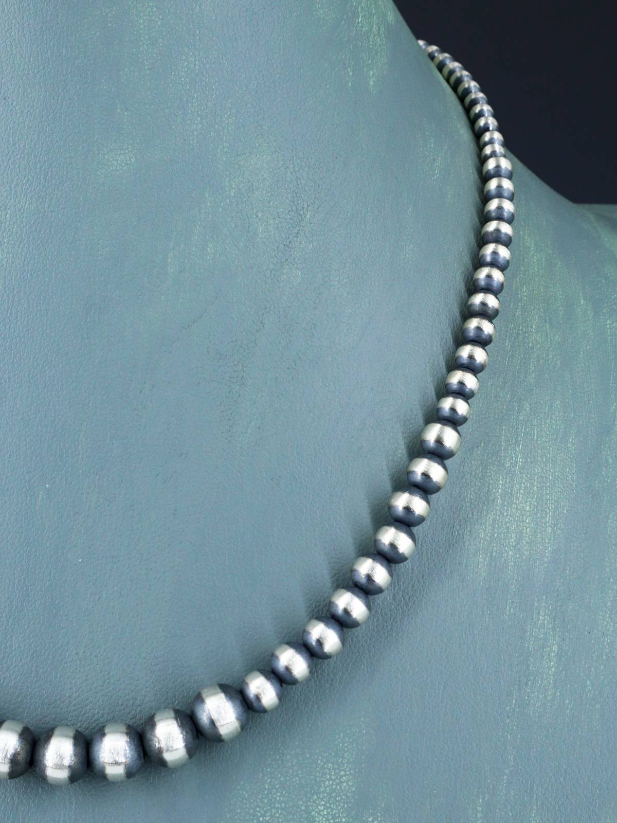 Collar de cuentas de plata de ley de una sola hebra de joyería Navajo de 18.0 in