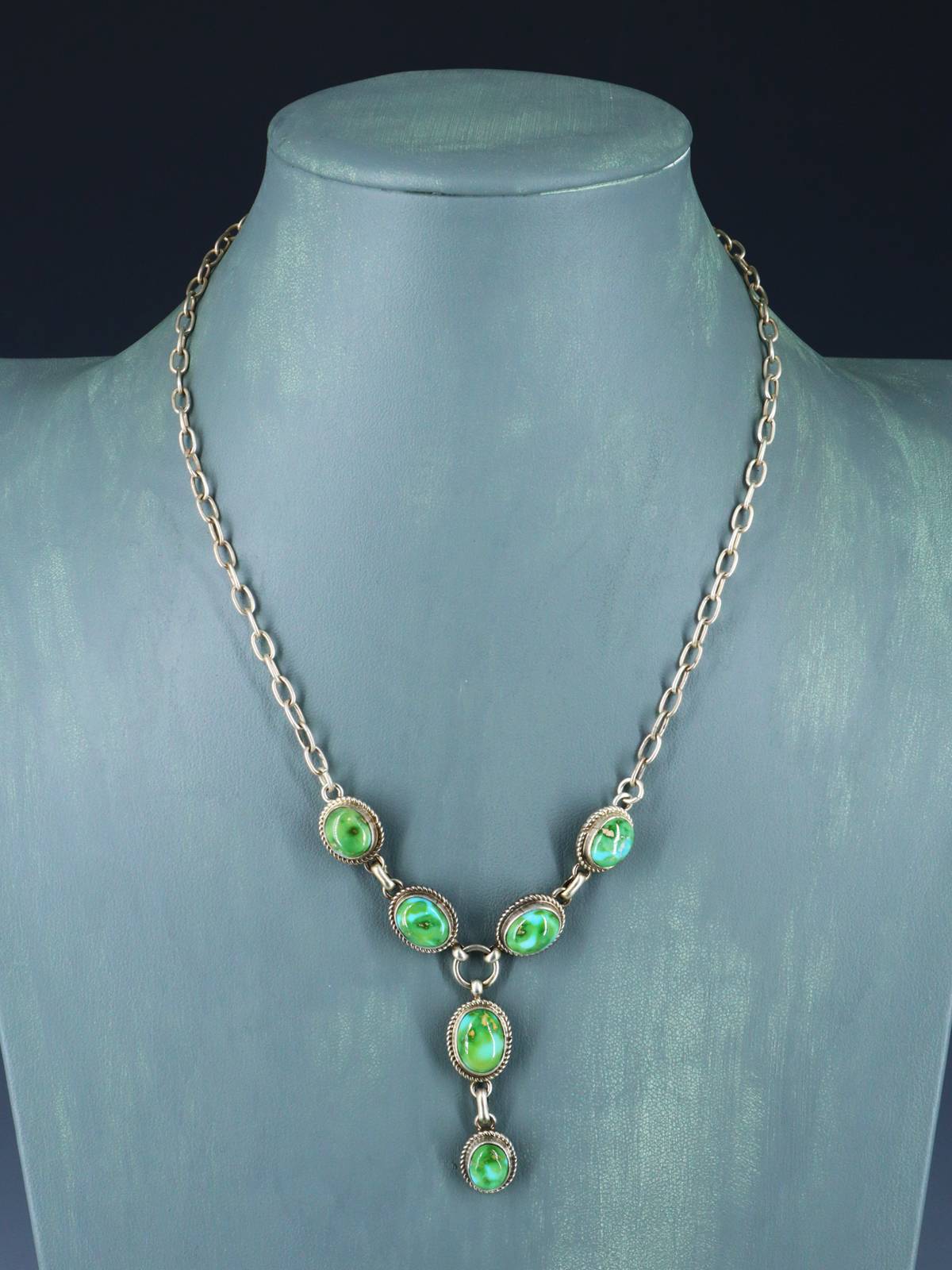 Juego de collar tipo lazo de plata de ley con turquesa de Golden Hill