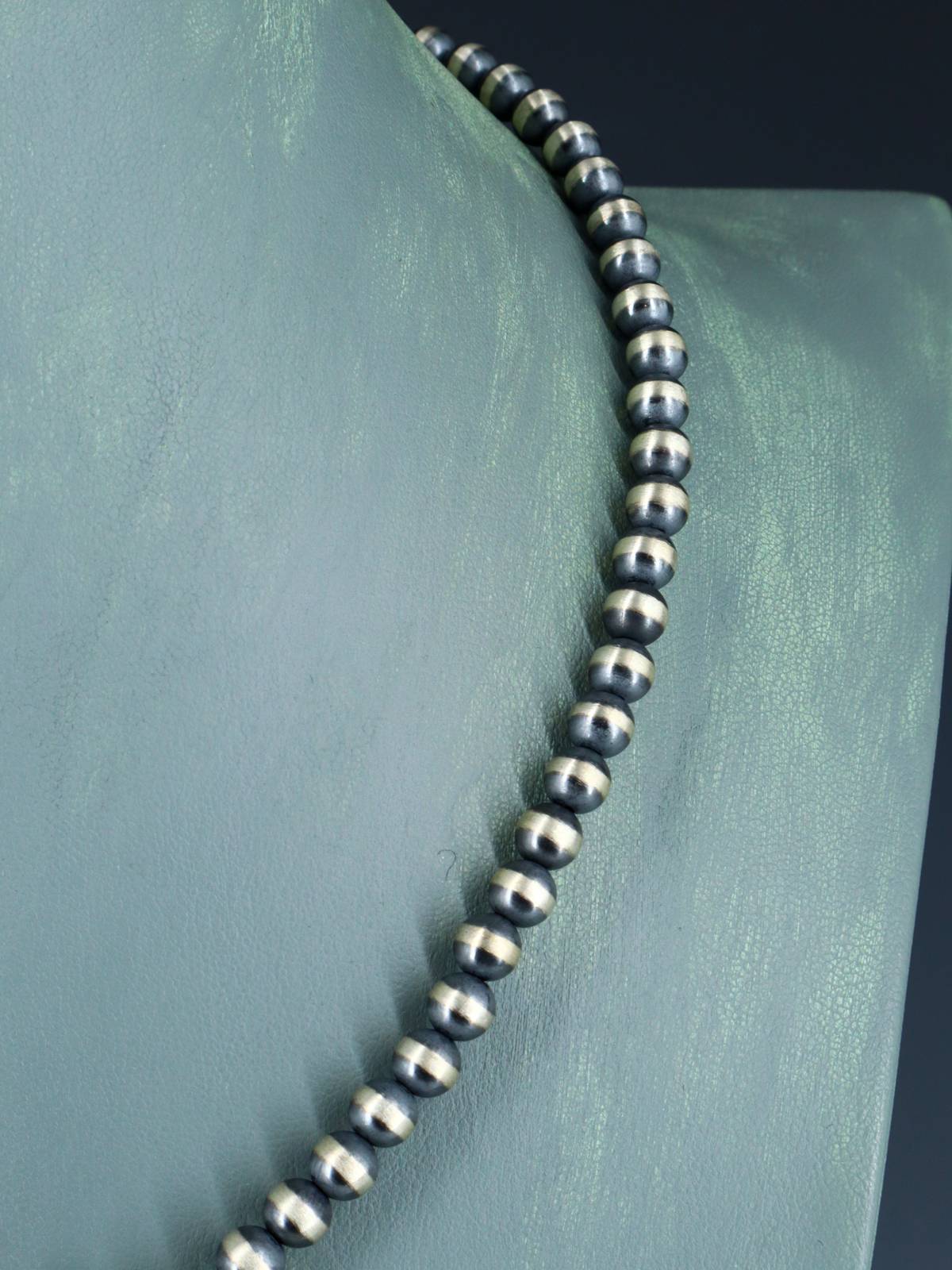 Collier amérindien de pépites turquoise et de perles d’argent