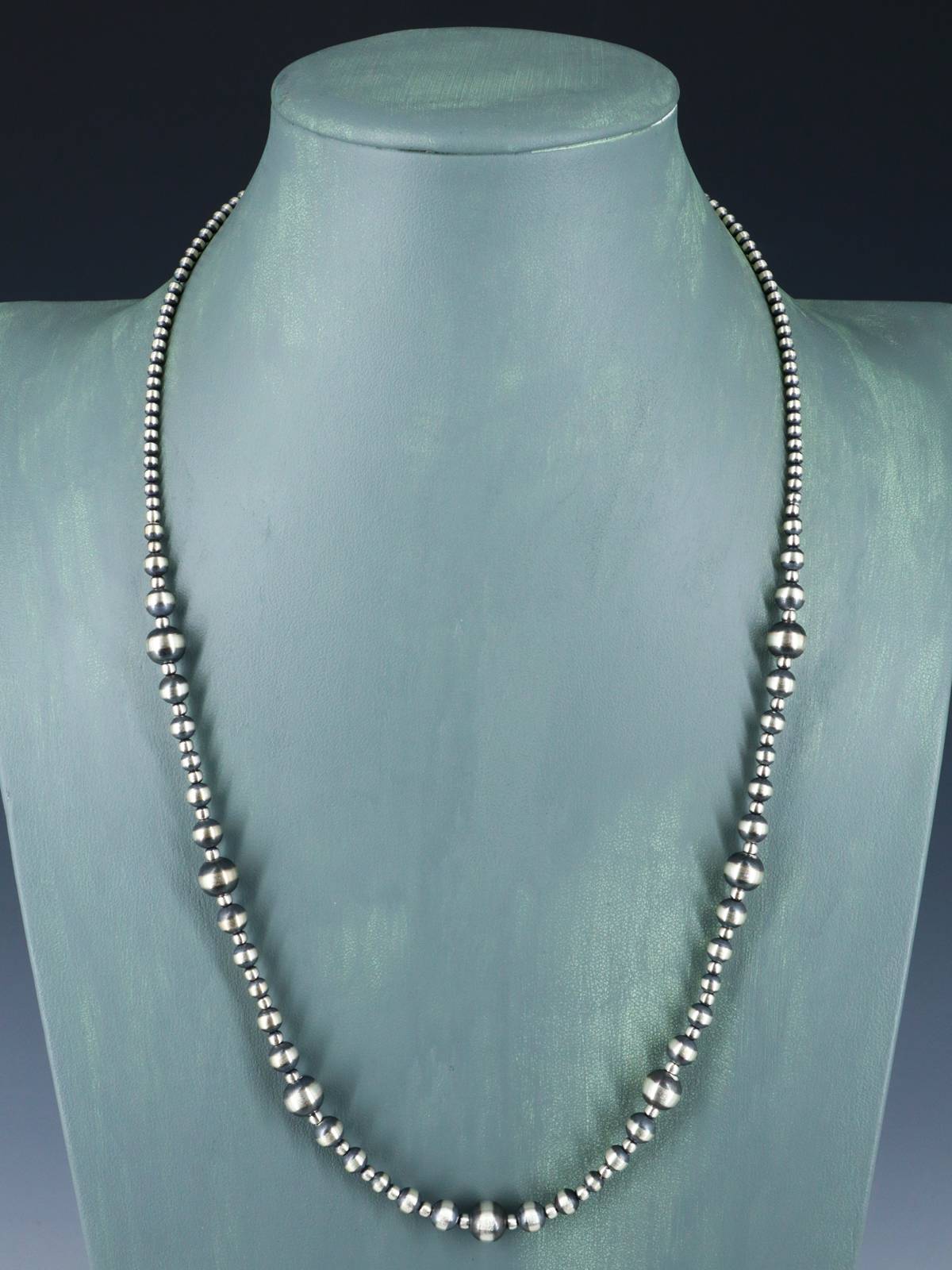 Collar de cuentas de plata de ley de una sola hebra de joyería Navajo de 18.0 in
