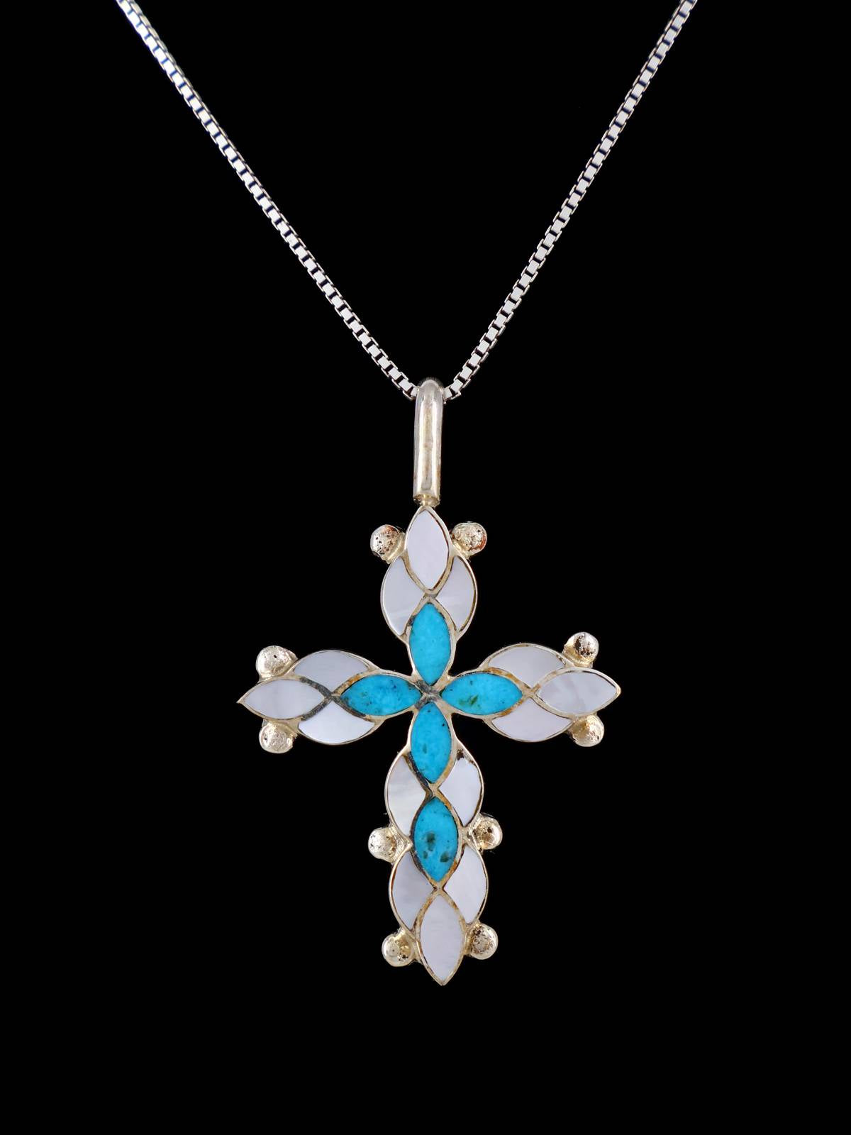 Colgante de cruz de ónix negro con incrustaciones Zuni de plata de ley