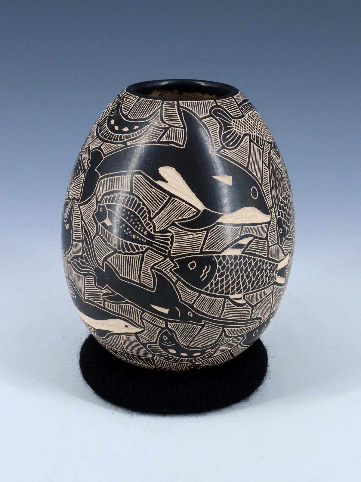 Mata Ortiz Poterie de la vie marine gravée à la main