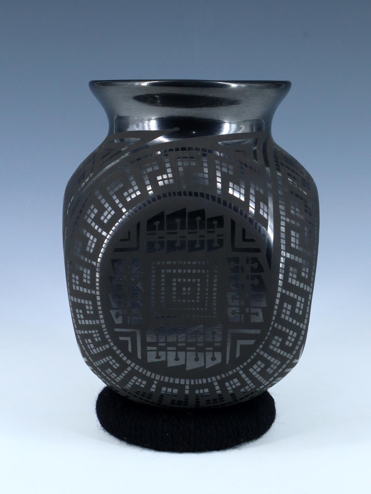 Mata Ortiz Pájaro de cerámica negra enrollado a mano