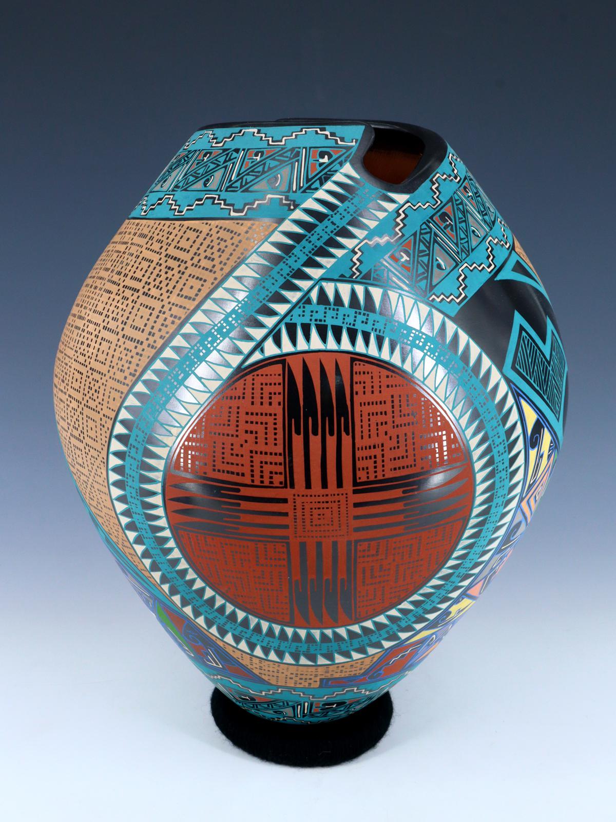 Mata Ortiz Cerámica enrollada y grabada a mano