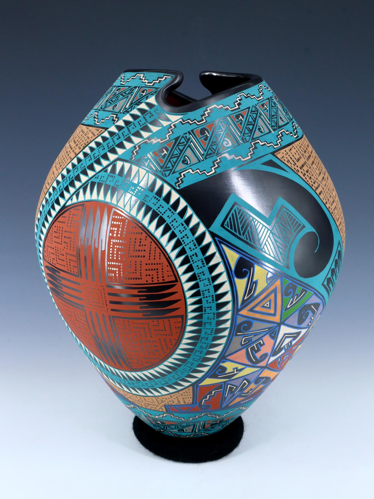 Mata Ortiz Cerámica enrollada y grabada a mano