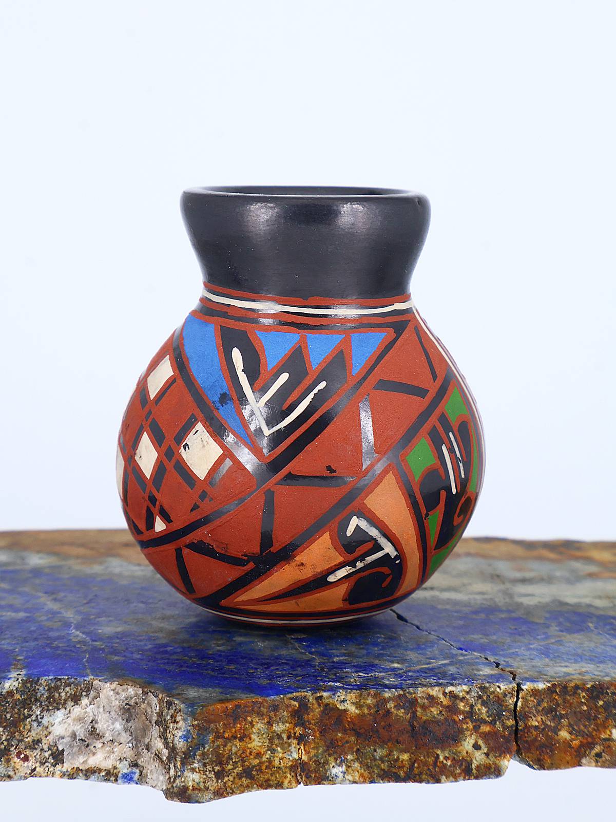 Mata Ortiz Hand Coiled Miniature Pottery Vase S898 - PuebloDirect.com