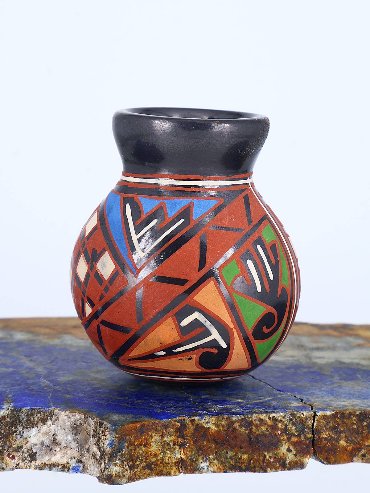 Mata Ortiz Hand Coiled Miniature Pottery Vase S898 - PuebloDirect.com