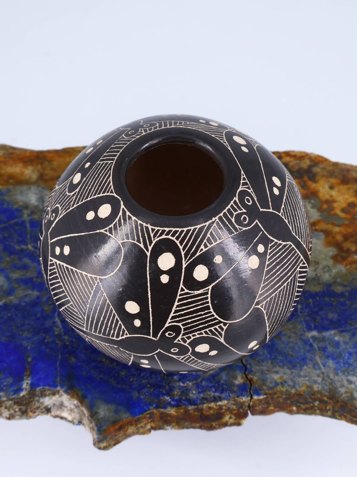 Mata Ortiz Hand Coiled Miniature Etched Pottery - PuebloDirect.com