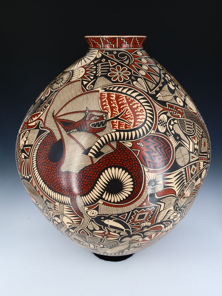 Large Hand Coiled Mata Ortiz Animal Motif Pottery - PuebloDirect.com