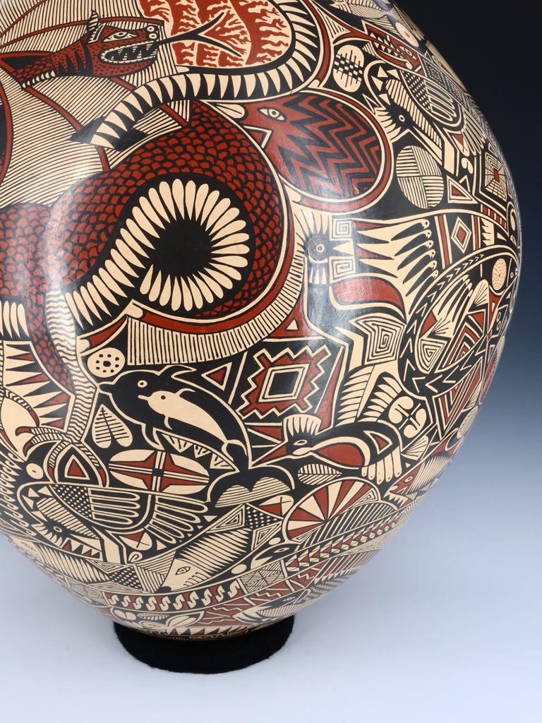 Large Hand Coiled Mata Ortiz Animal Motif Pottery - PuebloDirect.com