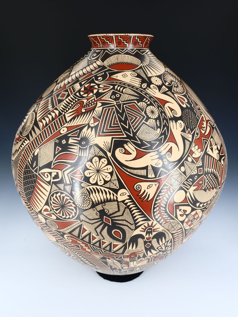 Large Hand Coiled Mata Ortiz Animal Motif Pottery - PuebloDirect.com