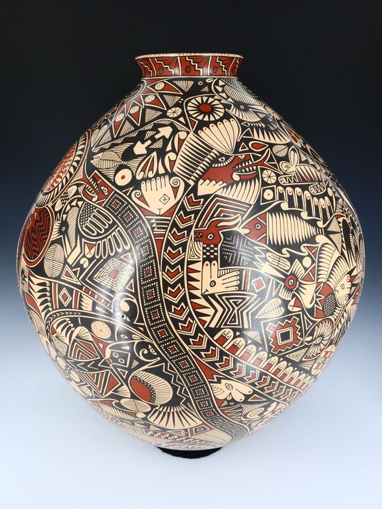 Large Hand Coiled Mata Ortiz Animal Motif Pottery - PuebloDirect.com