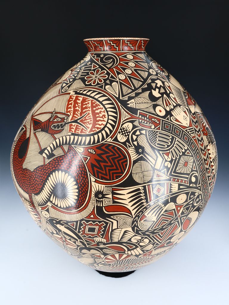 Large Hand Coiled Mata Ortiz Animal Motif Pottery - PuebloDirect.com