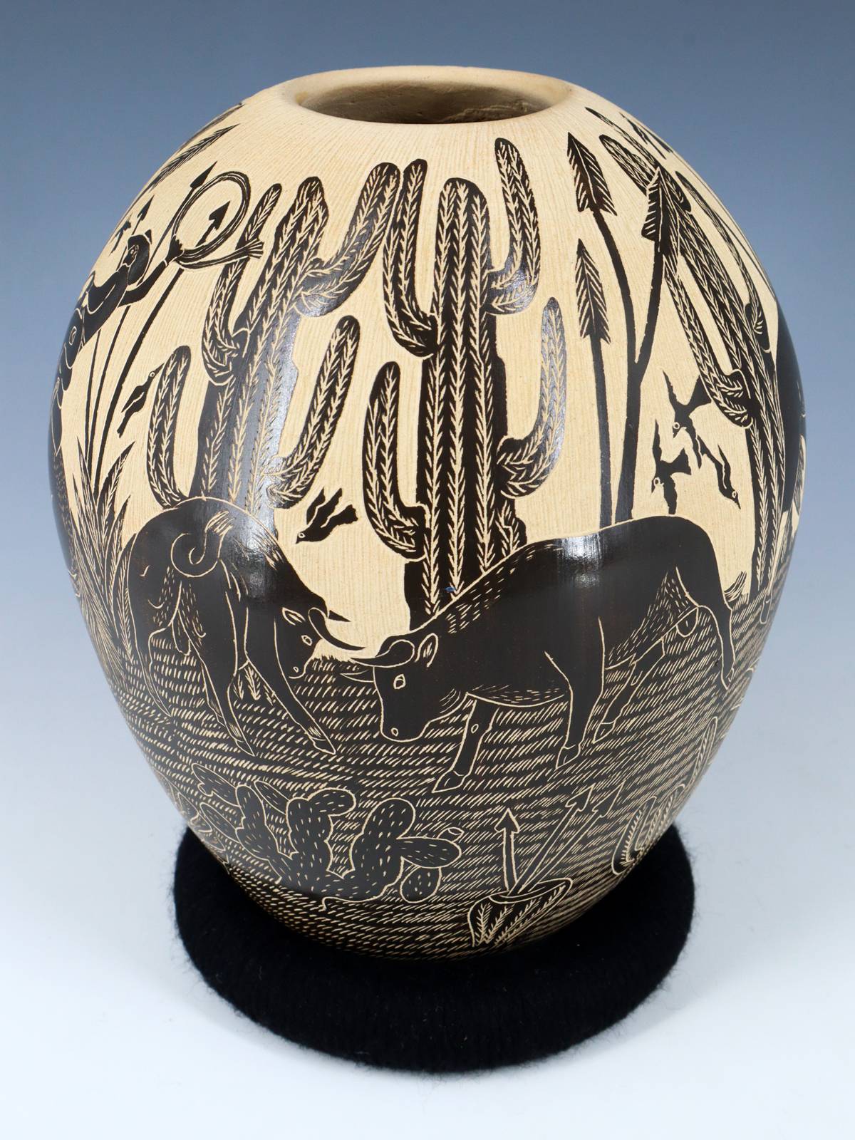 Mata Ortiz Etched Wildlife Pottery Vase