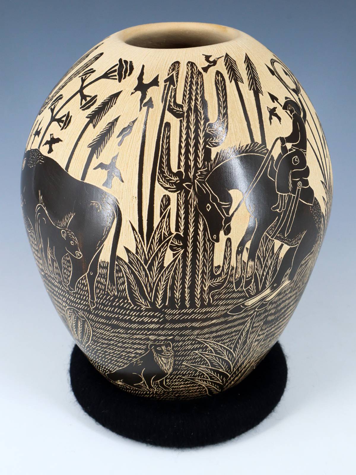 Mata Ortiz Etched Wildlife Pottery Vase