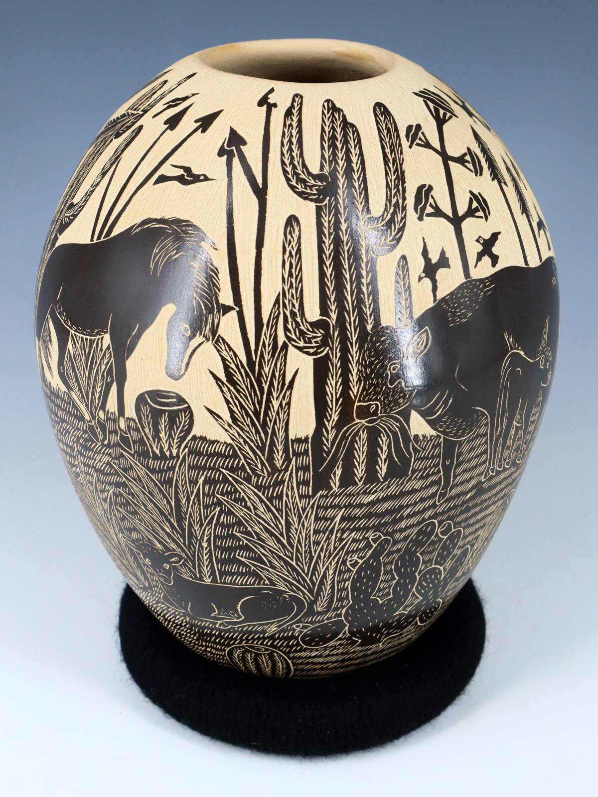 Mata Ortiz Etched Wildlife Pottery Vase