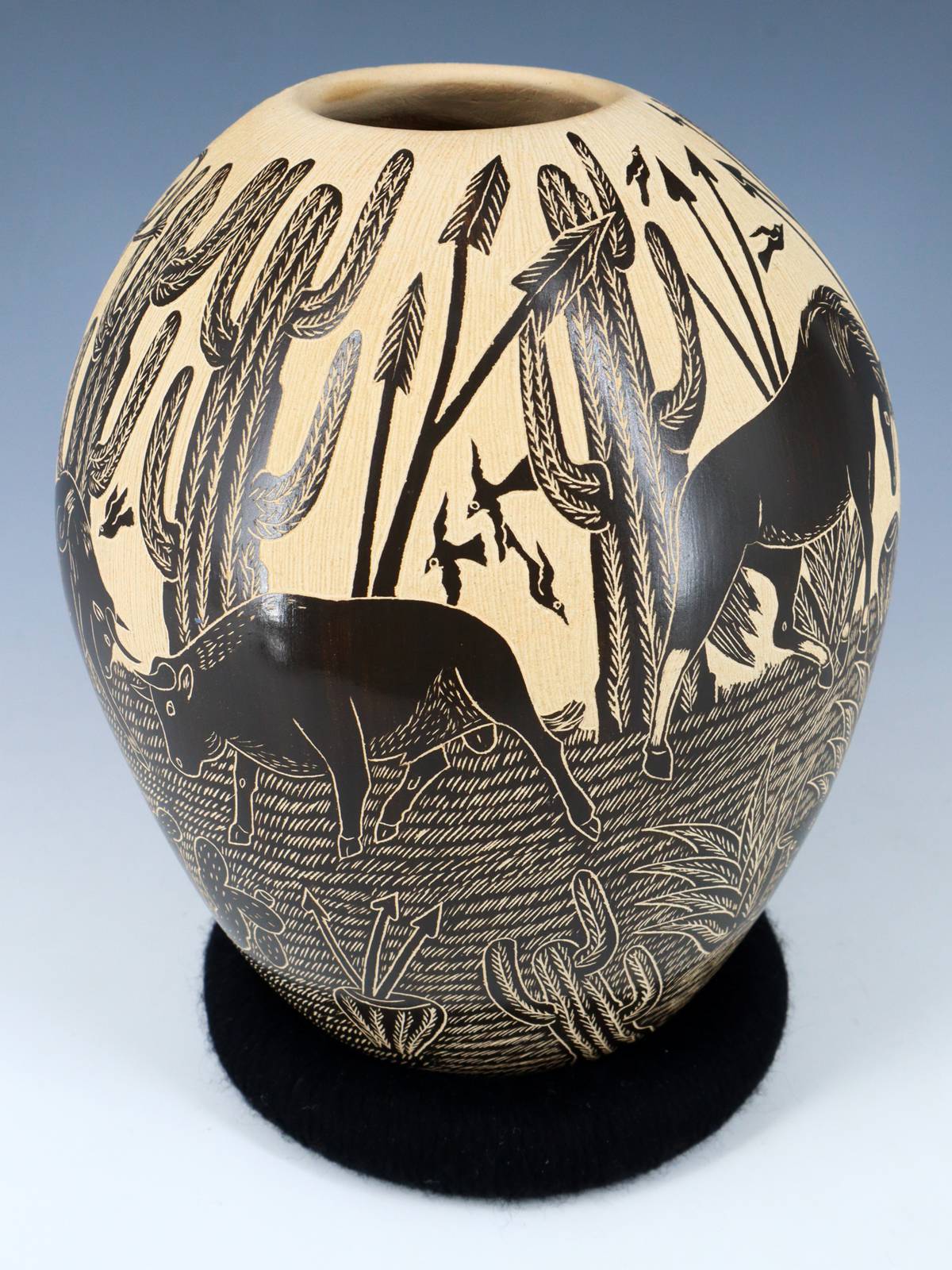 Mata Ortiz Etched Wildlife Pottery Vase